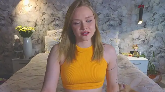 Snapshot of Aurora_Golden1 chatting on June 2026 12:03:02 PM Aurora Golden1 online show from June 2026 12:03:02 PM
