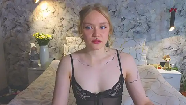 Snapshot of Aurora_Golden1 chatting on June 2026 06:04:02 AM Aurora Golden1 online show from June 2026 06:04:02 AM