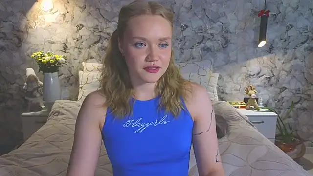 Snapshot of Aurora_Golden1 chatting on June 2026 08:27:01 AM Aurora Golden1 online show from June 2026 08:27:01 AM