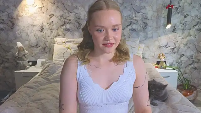 Snapshot of Aurora_Golden1 chatting on June 2026 03:47:02 AM Aurora Golden1 online show from June 2026 03:47:02 AM