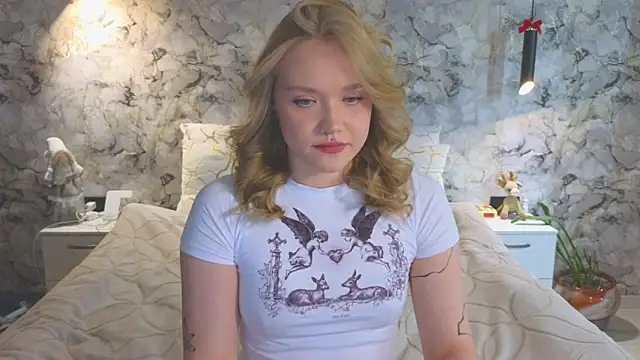 Snapshot of Aurora_Golden1 chatting on June 2026 04:32:02 AM Aurora Golden1 online show from June 2026 04:32:02 AM