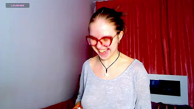 Snapshot of Sarah_HS chatting on December 2024 06:25:01 PM Sarah HS online show from December 2024 06:25:01 PM