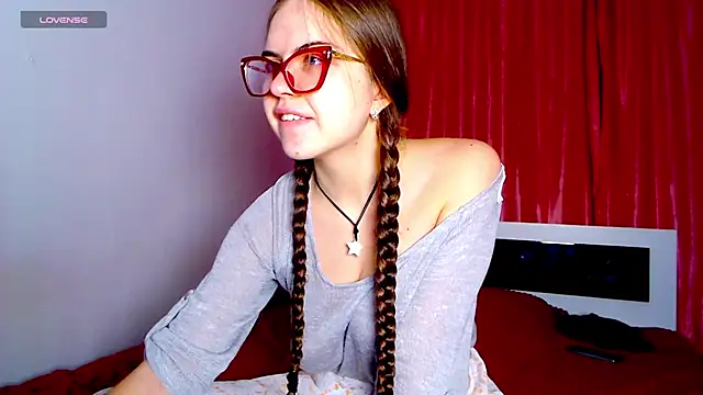 Snapshot of Sarah_HS chatting on December 2024 02:50:02 PM Sarah HS online show from December 2024 02:50:02 PM