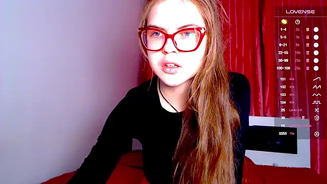 Snapshot of Sarah_HS chatting on December 2024 01:40:02 PM Sarah HS online show from December 2024 01:40:02 PM