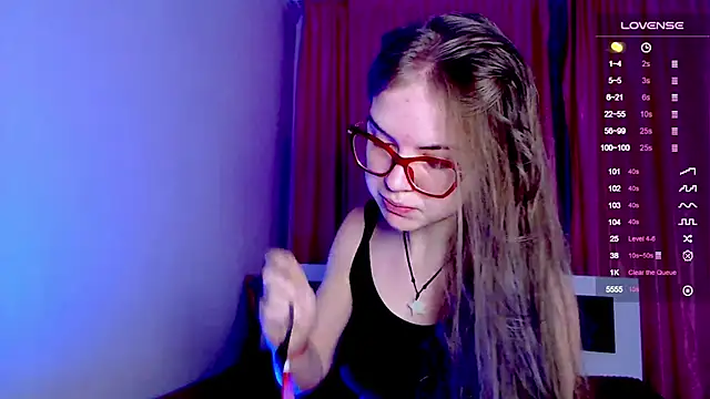 Snapshot of Sarah_HS chatting on December 2024 12:05:02 PM Sarah HS online show from December 2024 12:05:02 PM