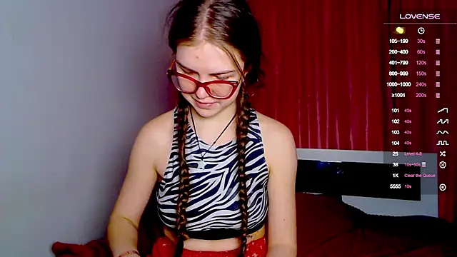 Snapshot of Sarah_HS chatting on January 2025 01:52:01 PM Sarah HS online show from January 2025 01:52:01 PM