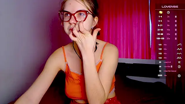 Snapshot of Sarah_HS chatting on January 2025 10:10:02 AM Sarah HS online show from January 2025 10:10:02 AM