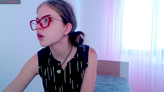 Snapshot of Sarah_HS chatting on February 2025 08:31:02 AM Sarah HS online show from February 2025 08:31:02 AM