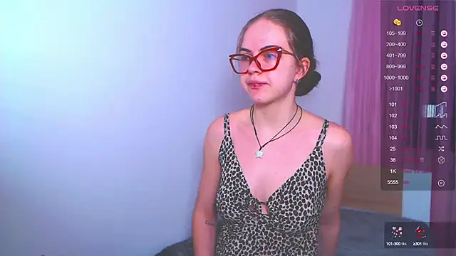 Snapshot of Sarah_HS chatting on March 2025 04:23:01 PM Sarah HS online show from March 2025 04:23:01 PM