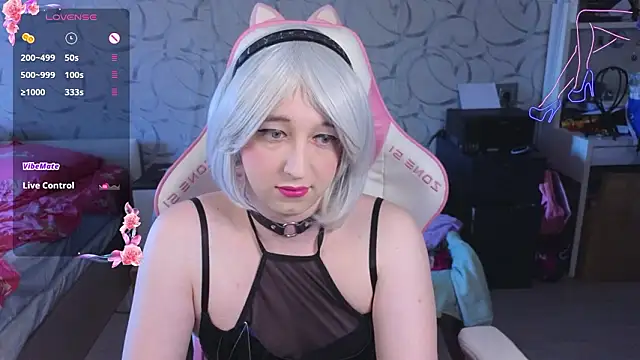 Snapshot of TheTrixy chatting on March 2026 01:05:02 PM TheTrixy online show from March 2026 01:05:02 PM