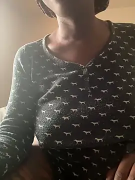 SweetChocolate555 online show from December 2024 04:46:02 PM