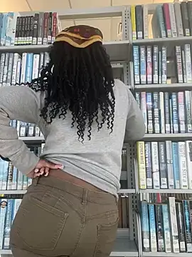 SweetChocolate555 online show from March 2025 08:42:02 PM