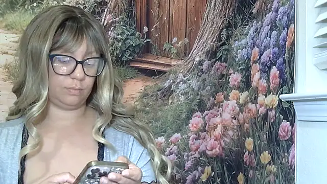 Paisleehaze online show from June 2026 10:39:01 AM