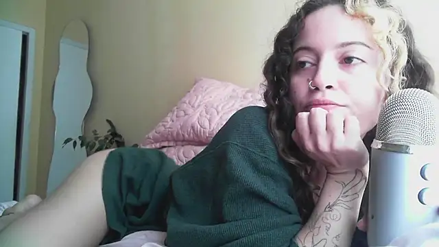 Snapshot of frikigyal chatting on March 2025 01:12:02 PM frikigyal online show from March 2025 01:12:02 PM