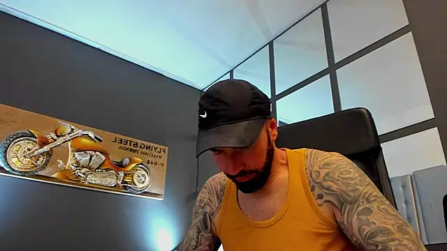 Snapshot of AronGrant chatting on May 2026 08:52:01 AM AronGrant online show from May 2026 08:52:01 AM