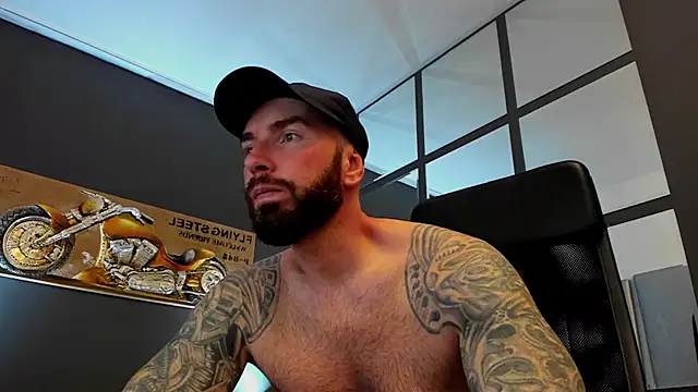 Snapshot of AronGrant chatting on May 2026 10:42:02 AM AronGrant online show from May 2026 10:42:02 AM
