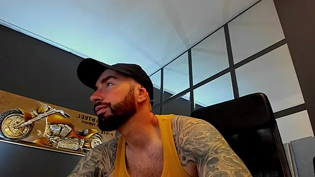Snapshot of AronGrant chatting on May 2026 09:27:02 AM AronGrant online show from May 2026 09:27:02 AM