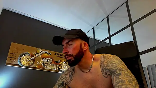Snapshot of AronGrant chatting on May 2026 09:26:02 AM AronGrant online show from May 2026 09:26:02 AM