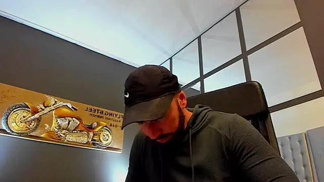 Snapshot of AronGrant chatting on May 2026 08:51:02 AM AronGrant online show from May 2026 08:51:02 AM