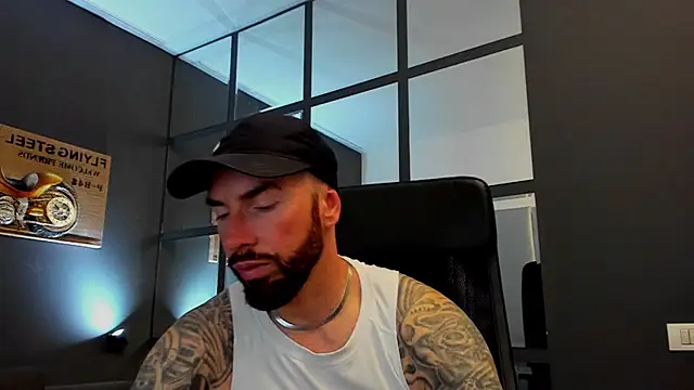 Snapshot of AronGrant chatting on May 2026 09:36:01 AM AronGrant online show from May 2026 09:36:01 AM