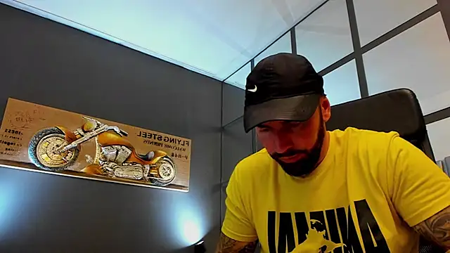 Snapshot of AronGrant chatting on May 2026 10:01:01 AM AronGrant online show from May 2026 10:01:01 AM