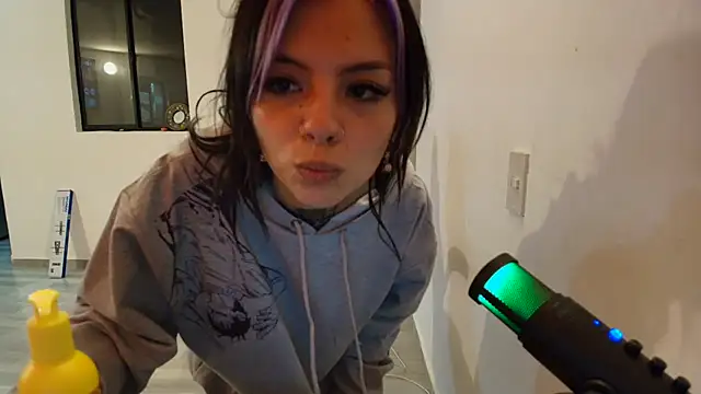 Snapshot of Alicia_Ortiiz chatting on January 2025 01:54:01 AM Alicia Ortiiz online show from January 2025 01:54:01 AM