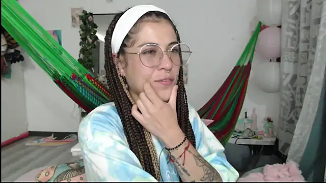 Snapshot of Hellen_dumont chatting on May 2026 02:18:01 AM Hellen dumont online show from May 2026 02:18:01 AM