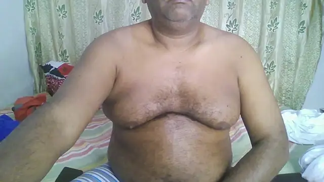 Snapshot of Beargryzzly chatting on January 2025 04:06:01 PM Beargryzzly online show from January 2025 04:06:01 PM