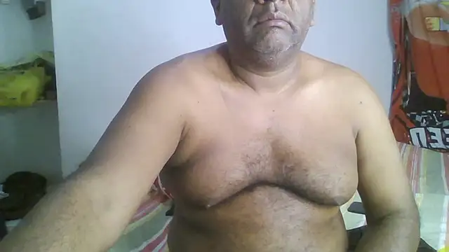 Snapshot of Beargryzzly chatting on January 2025 08:26:01 PM Beargryzzly online show from January 2025 08:26:01 PM