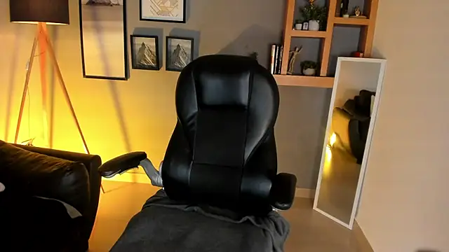 helenaduque  online show from November 2025 01:00:02 PM