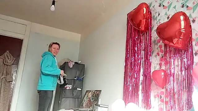 ElenaMaeer online show from February 2026 08:41:01 AM