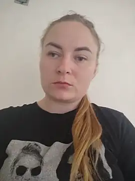 Snapshot of ElenaMaeer chatting on June 2026 10:41:01 AM ElenaMaeer online show from June 2026 10:41:01 AM