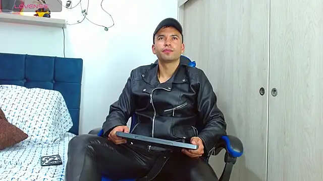 Snapshot of dorian_h_ chatting on July 2026 02:32:01 PM dorian h online show from July 2026 02:32:01 PM