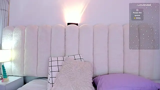 Snapshot of Mia_rom11 chatting on February 2025 03:43:02 PM Mia rom11 online show from February 2025 03:43:02 PM