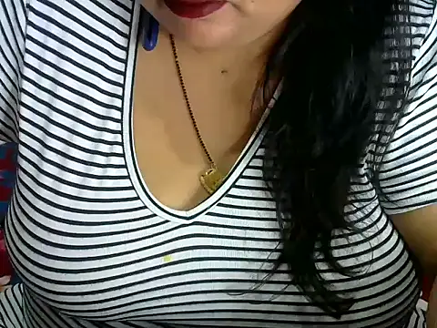 Snapshot of dramebaz_queen chatting on June 2026 05:43:02 PM dramebaz queen online show from June 2026 05:43:02 PM