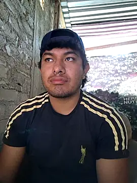 Snapshot of GusssHOT chatting on April 2026 05:06:01 PM GusssHOT online show from April 2026 05:06:01 PM