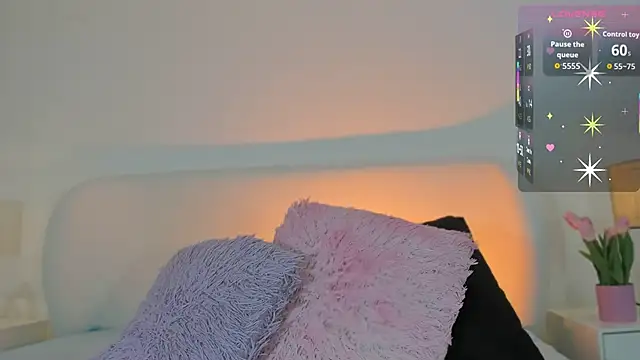 Megan-holly online show from November 2025 04:45:02 PM