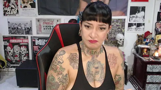 Rollyderolandia666 online show from November 2025 10:32:02 PM