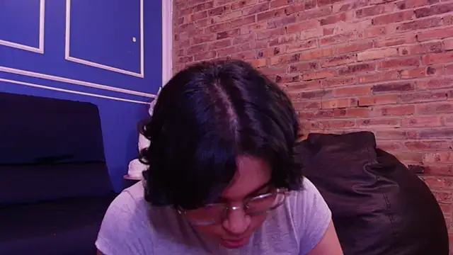 Emmapark  online show from November 2025 06:40:02 PM