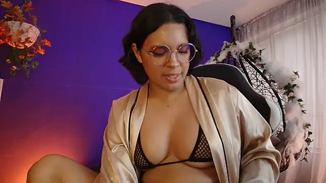 Emmapark  online show from April 2026 06:52:01 PM