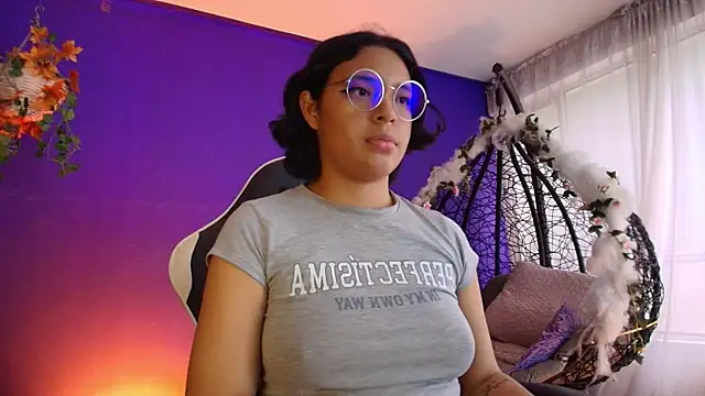 Emmapark  online show from April 2026 06:34:01 PM