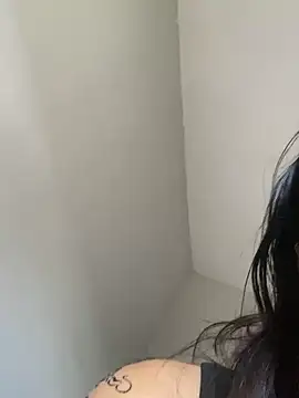 Julinhasz online show from April 2026 06:32:02 PM