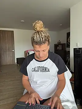 Georgiafox online show from November 2025 02:55:02 PM