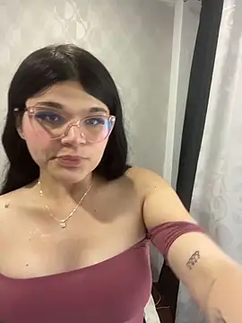 Snapshot of dayis_butera chatting on June 2026 12:29:01 PM dayis butera online show from June 2026 12:29:01 PM