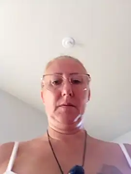 MILEIDE980 online show from March 2026 09:21:02 PM