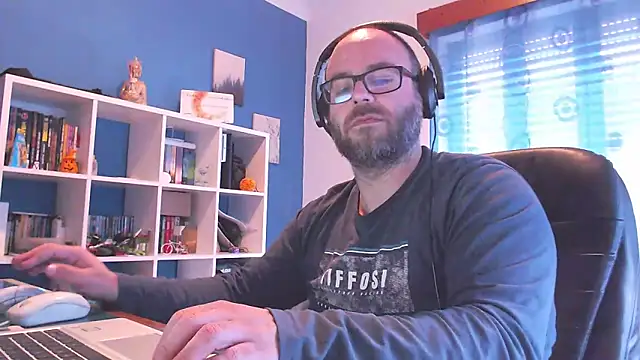 ravingr4d4 online show from March 2025 03:21:01 PM