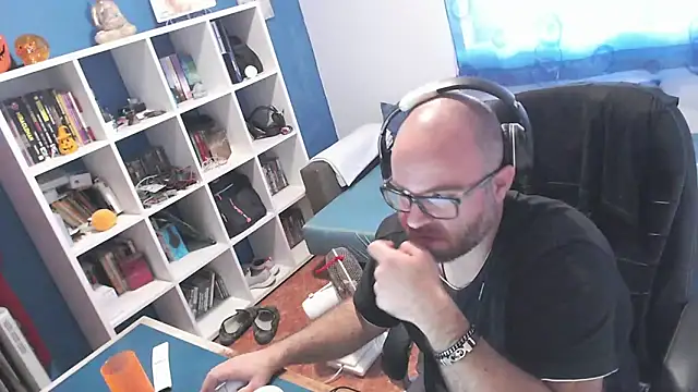 ravingr4d4 online show from October 2025 09:32:01 AM