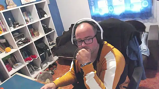 ravingr4d4 online show from November 2025 02:52:02 PM