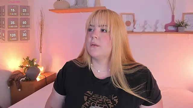Snapshot of sophiarossee_ chatting on June 2026 04:31:02 PM sophiarossee online show from June 2026 04:31:02 PM