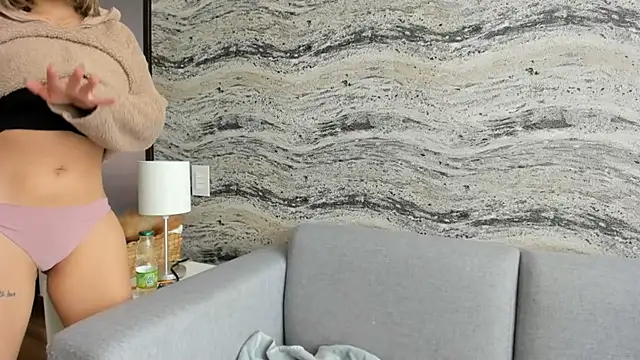 Sophi  a online show from March 2025 08:00:01 PM